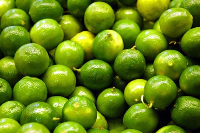Limón tahití